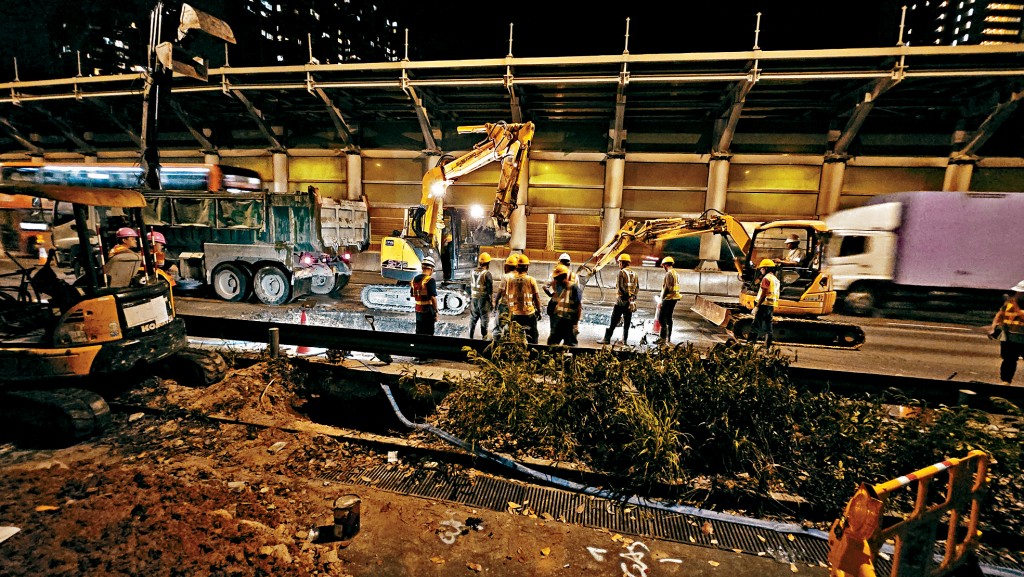 公路爆喉 屯門大範圍通宵停水