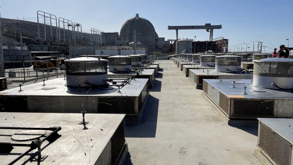 美国加州圣克莱门特附近圣奥诺弗雷核电厂的乏燃料池。 路透社