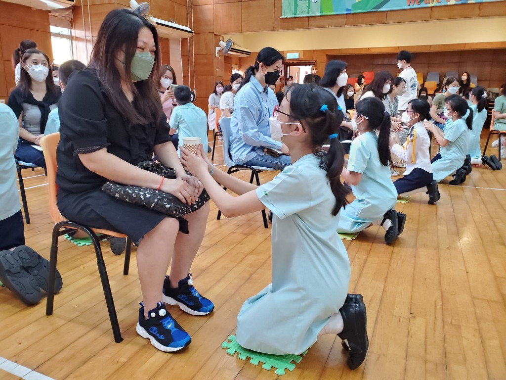 徐區懿華指活動是以「形於外」的方式引起學生對孝道的注意和學習動機。資料圖片