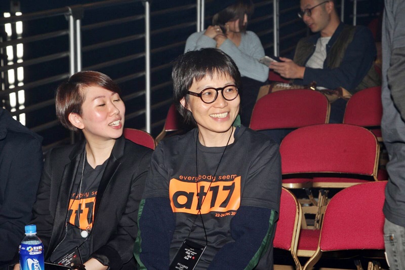 Ellen的太太余靜萍亦有到場支持。