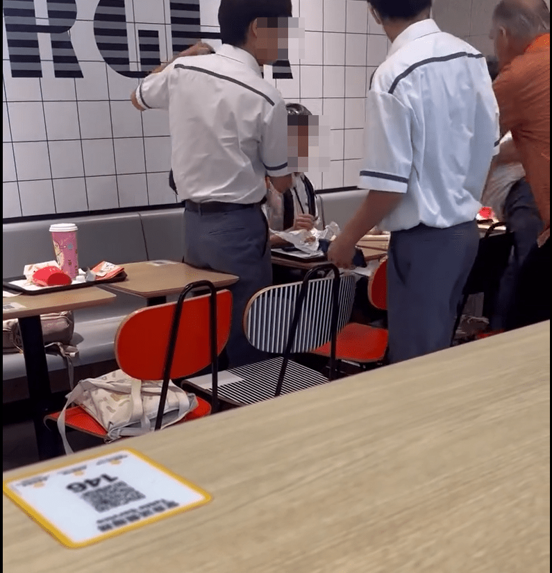 大叔出手制止。fb：中港改車斗陰影片關注組