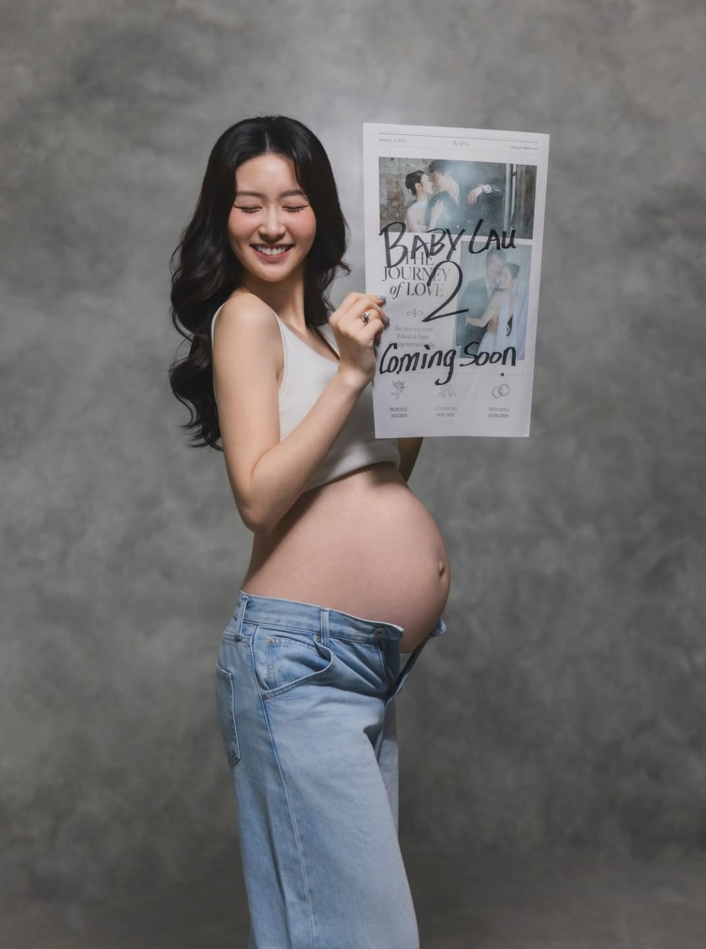 黃靜藍一臉幸福滿足,靜待第二個愛情結晶品的誕生。 黃靜藍一臉幸福滿足,靜待第二個愛情結晶品的誕生。