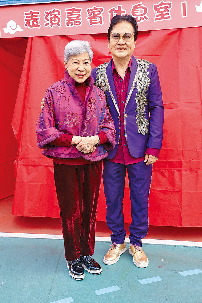 羅蘭姐、黃韻材昨日拍檔出席新春活動。