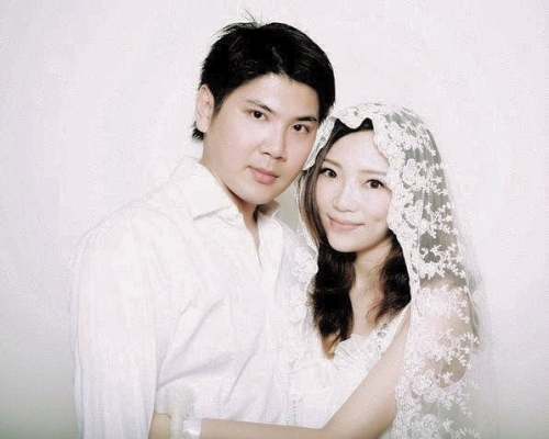傅珮嘉貼出與丈夫周思甫10年前唯一的一張結婚照。 傅珮嘉IG