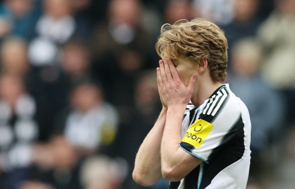 紐卡素領先一球的大好形勢下以1:2反負給宿敵新特蘭。路透社