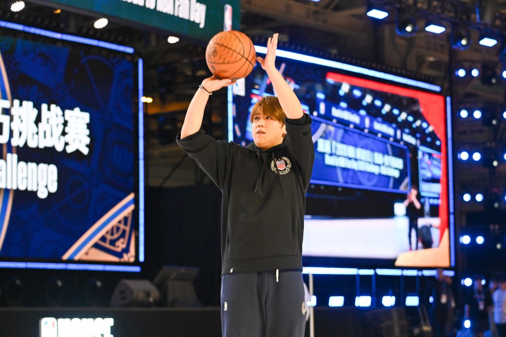 姜濤、MC JIN及林書豪亮相NBA中國賽。攝影:魏國謙 姜濤、MC JIN及林書豪亮相NBA中國賽。攝影:魏國謙