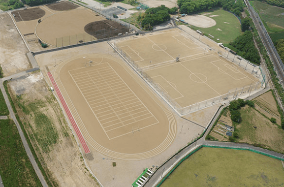 事發埼玉榮高校的操場。埼玉榮高校官網