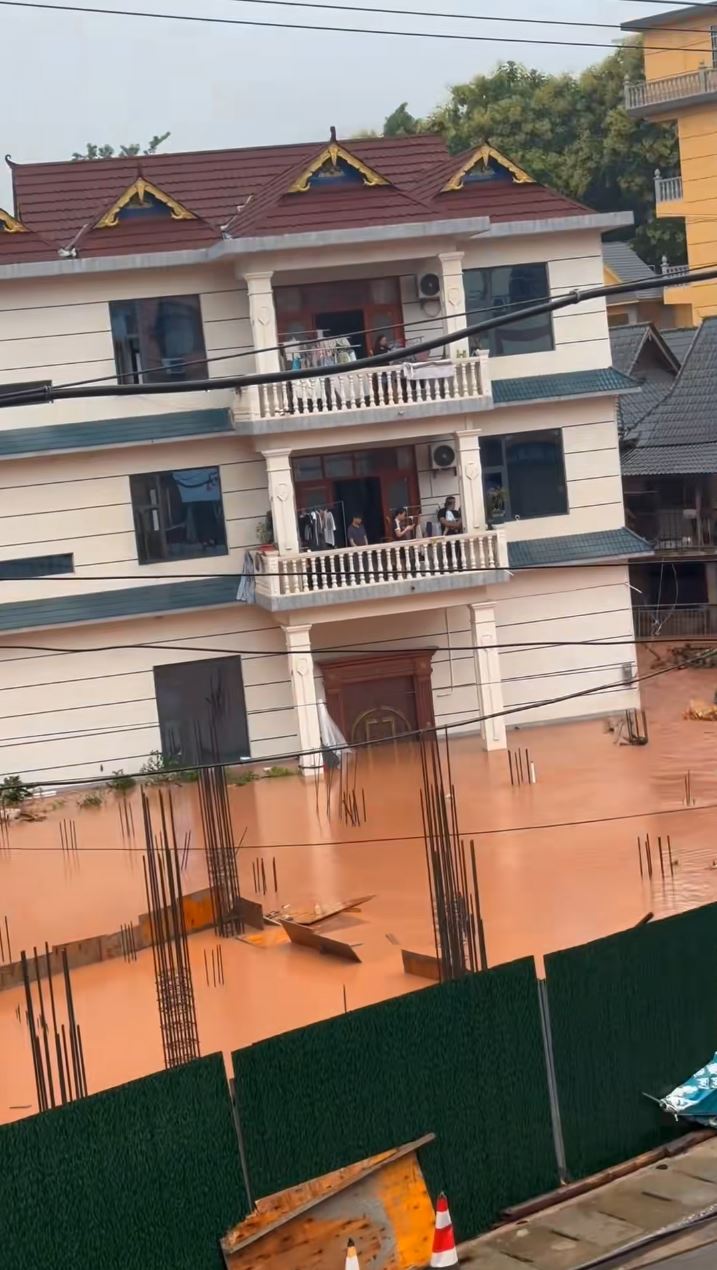 磨憨24小时降雨187.5毫米，需紧急疏散逾2200人。