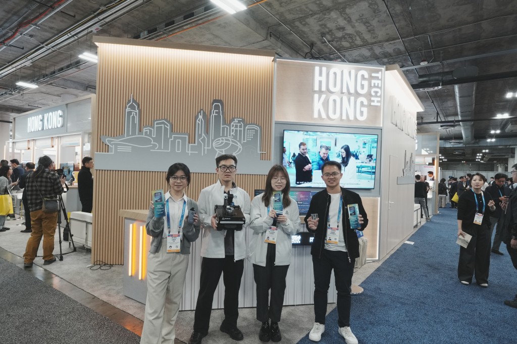 今年榮獲「CES 創新獎 2026」三間公司,包括意領科技(左)、連山動力(中間兩位),以及PointFit(右)。( 科技園提供 ) 今年榮獲「CES 創新獎 2026」三間公司,包括意領科技(左)、連山動力(中間兩位),以及PointFit(右)。( 科技園提供 ) 