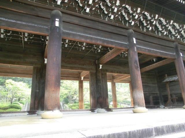知恩院三門建於江戶時代初期的1621年，被日本政府指定為國寶。網上圖片