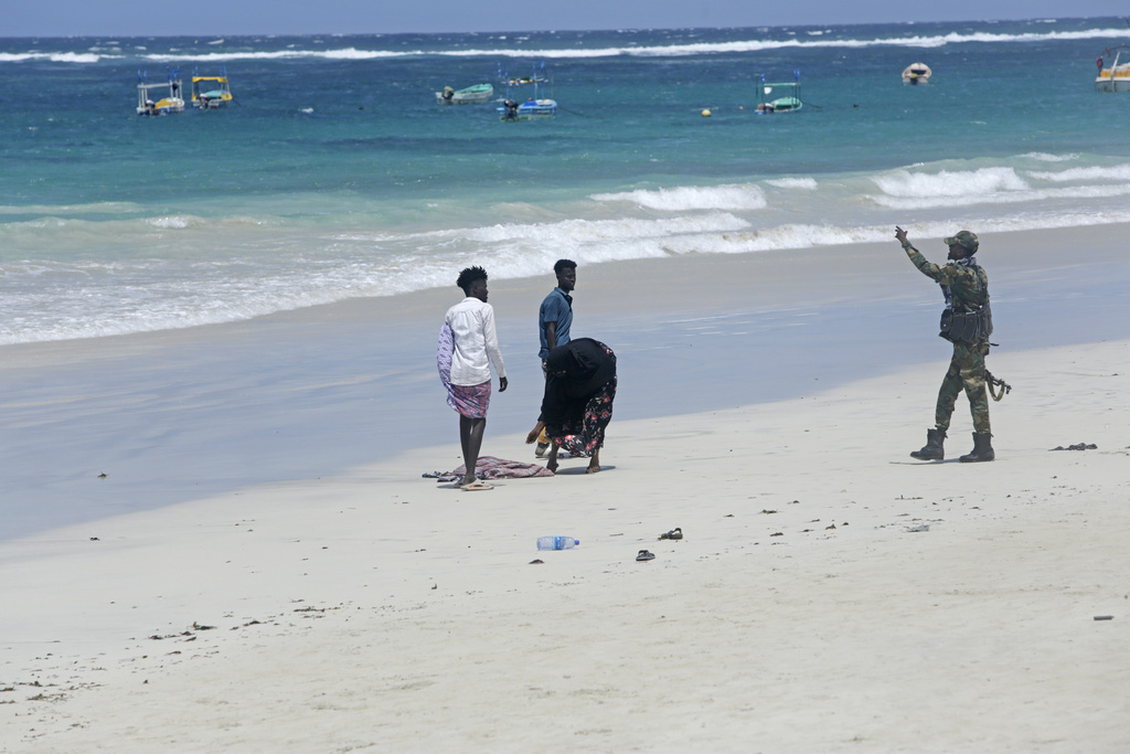 索马里海滩发生自杀式炸弹袭击，酿37死。美联社