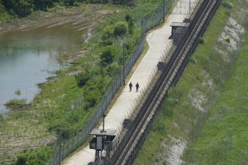 南韩士兵在两韩边境附近巡逻。美联社