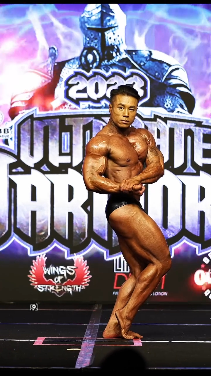 鄭仲軒身形已經非常健碩,近年更加是越操越Fit。 鄭仲軒身形已經非常健碩,近年更加是越操越Fit。