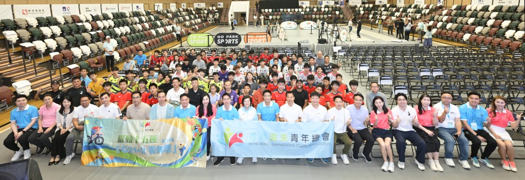 各隊青年無懼風雨堅持競賽，最終由深水埗區獲冠軍，東區獲得亞軍，九龍城區獲得季軍，同心龍崗獲得殿軍。大會供圖