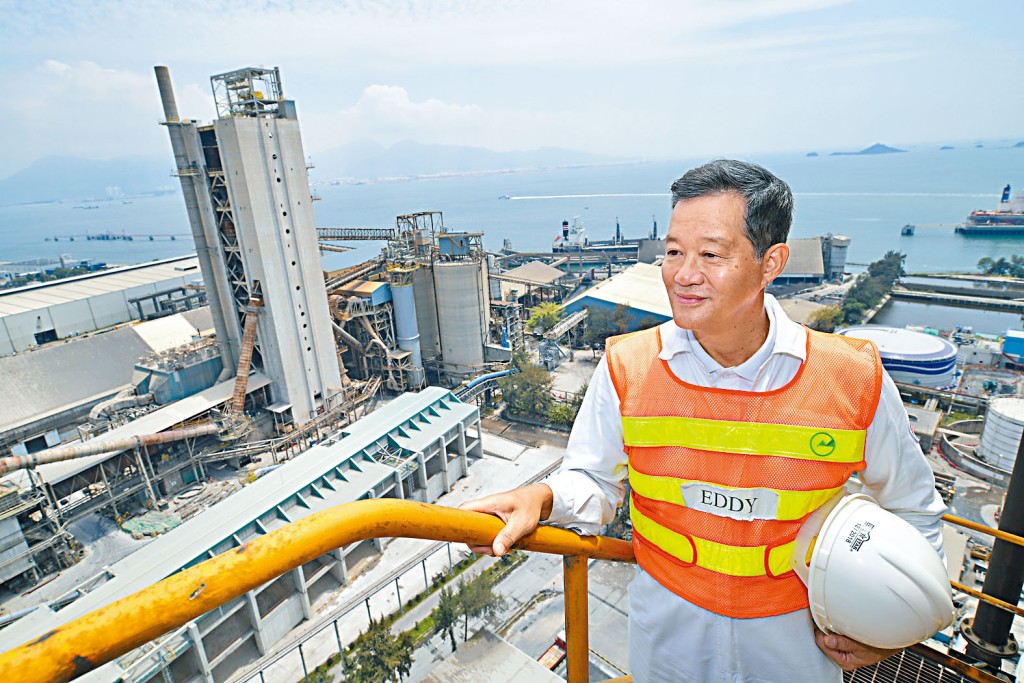 曾百中表示，青洲英坭不斷思考如何在原料及燃料上更環保。