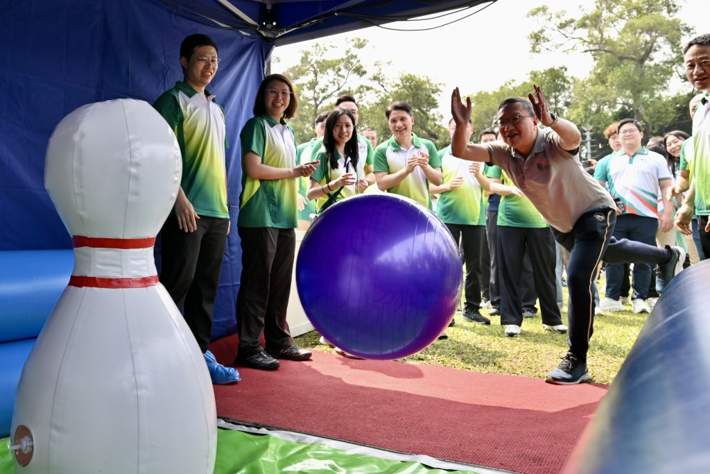 律政司司長林定國與民同樂。