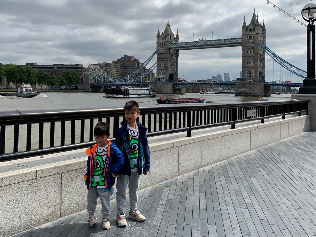 Ashley假日會帶兒子到倫敦遊覽，她認為當地的博物館和景點可令小朋友大開眼界。