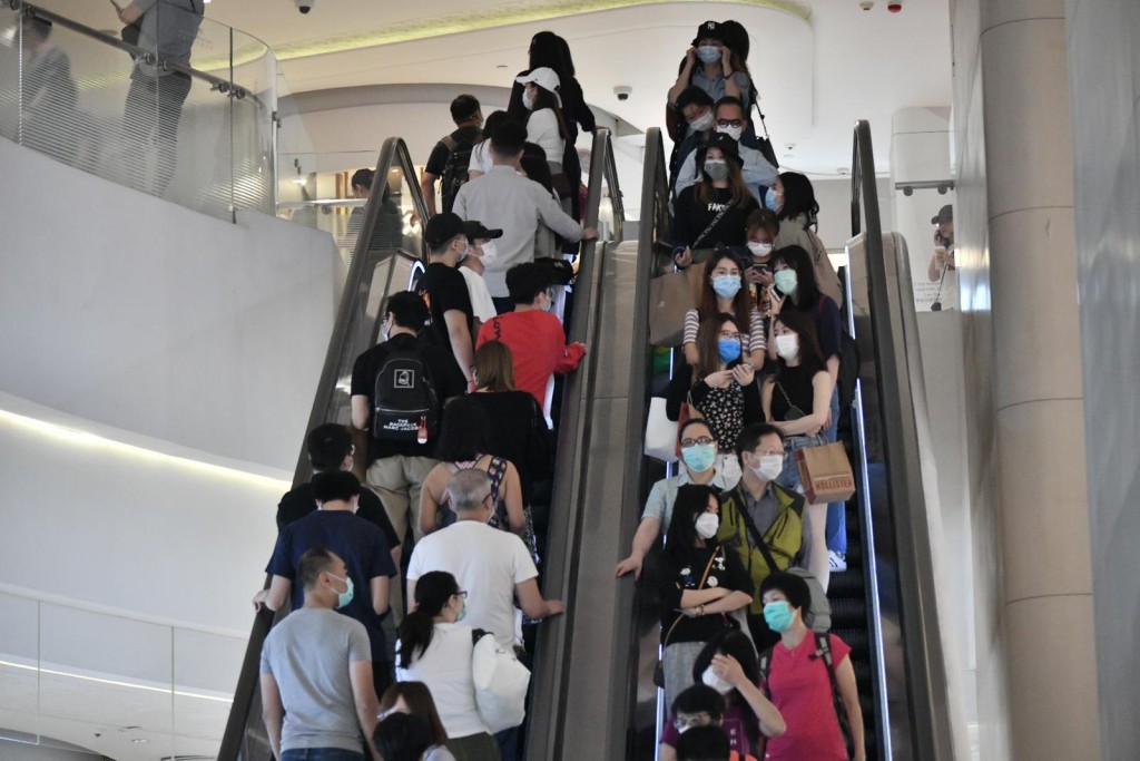 市面人流增加。
