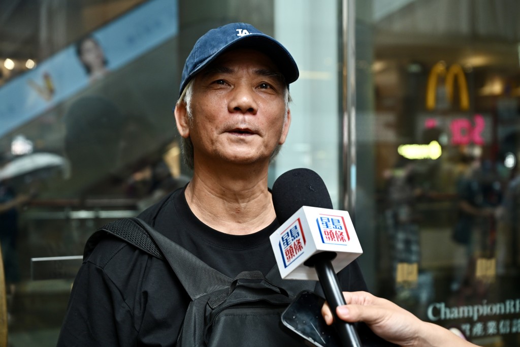 楊先生說,原本今日約了朋友飲茶,惟因打風去唔到。 楊先生說,原本今日約了朋友飲茶,惟因打風去唔到。