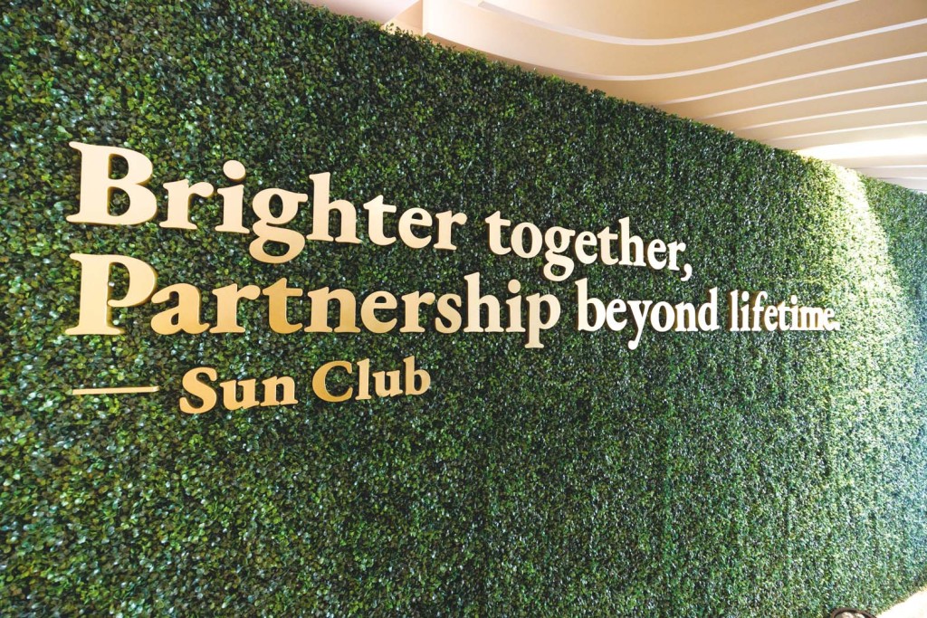 Sun Life永明特別推出專為高端經紀夥伴而設的「Sun Club 合作夥伴計劃」,旨在與合作夥伴建立可持續發展的業務基礎。 Sun Life永明特別推出專為高端經紀夥伴而設的「Sun Club 合作夥伴計劃」,旨在與合作夥伴建立可持續發展的業務基礎。