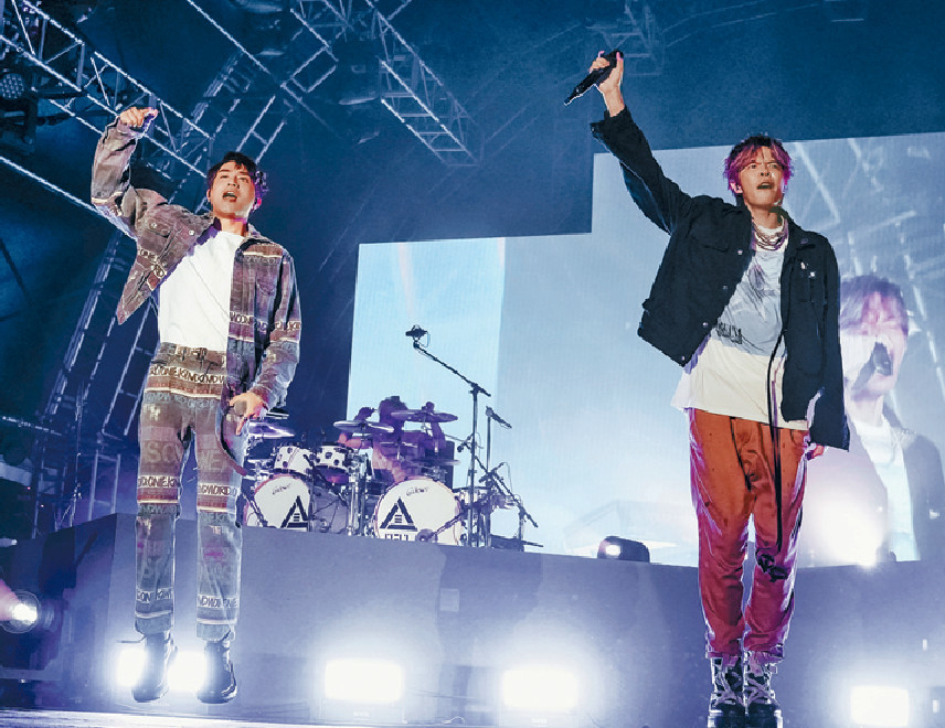 ■AK与八三夭合唱，全场high爆。
