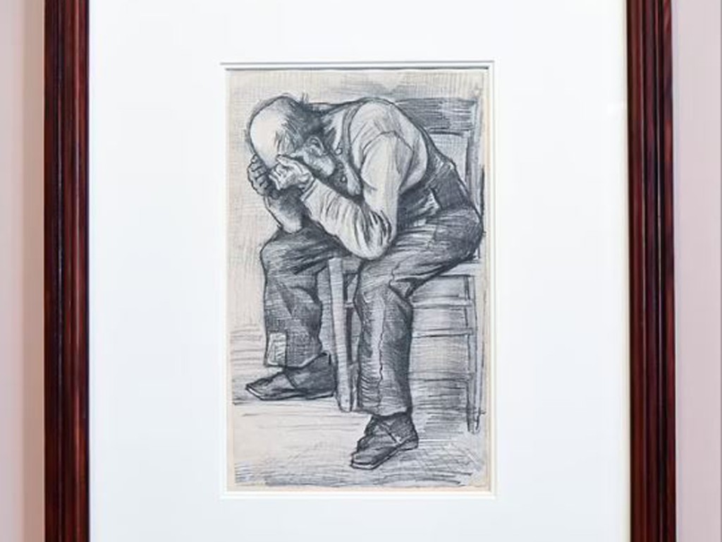 畫作呈現禿頭老人，彎着身子頹坐在椅子上，雙手捧頭，一副體力耗盡，疲憊不堪的狀態。（路透社圖片）