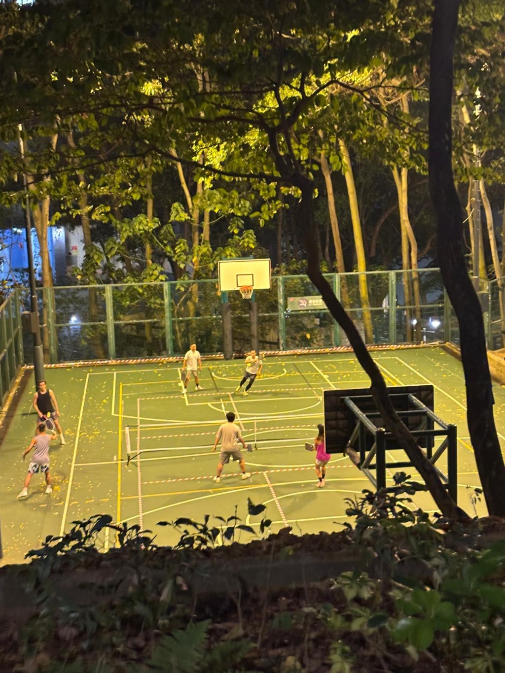 玩家所使用的場地五花八門，包括康文署室內體育館、室外足球場及籃球場等。