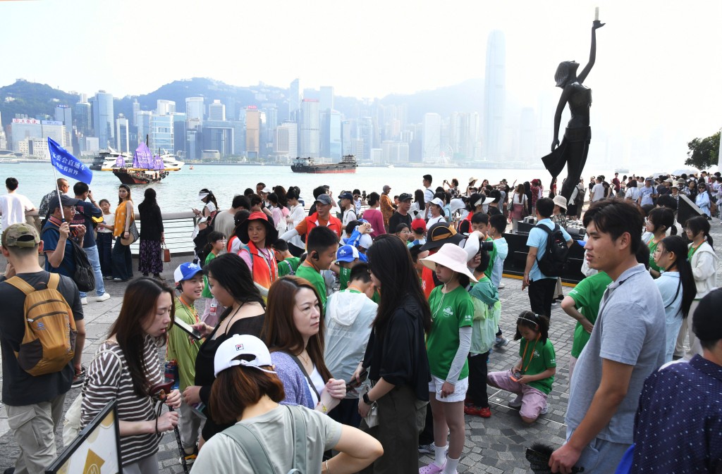 日月星旅行社涉威脅不消費的旅客須補回團費差額。