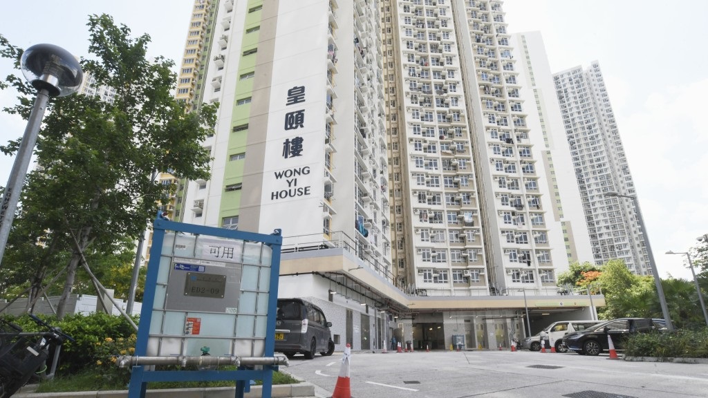皇后山邨水質｜ 食水安全諮詢委員會同意水務署報告指黑色沉積物為瀝青 年底再匯報進度