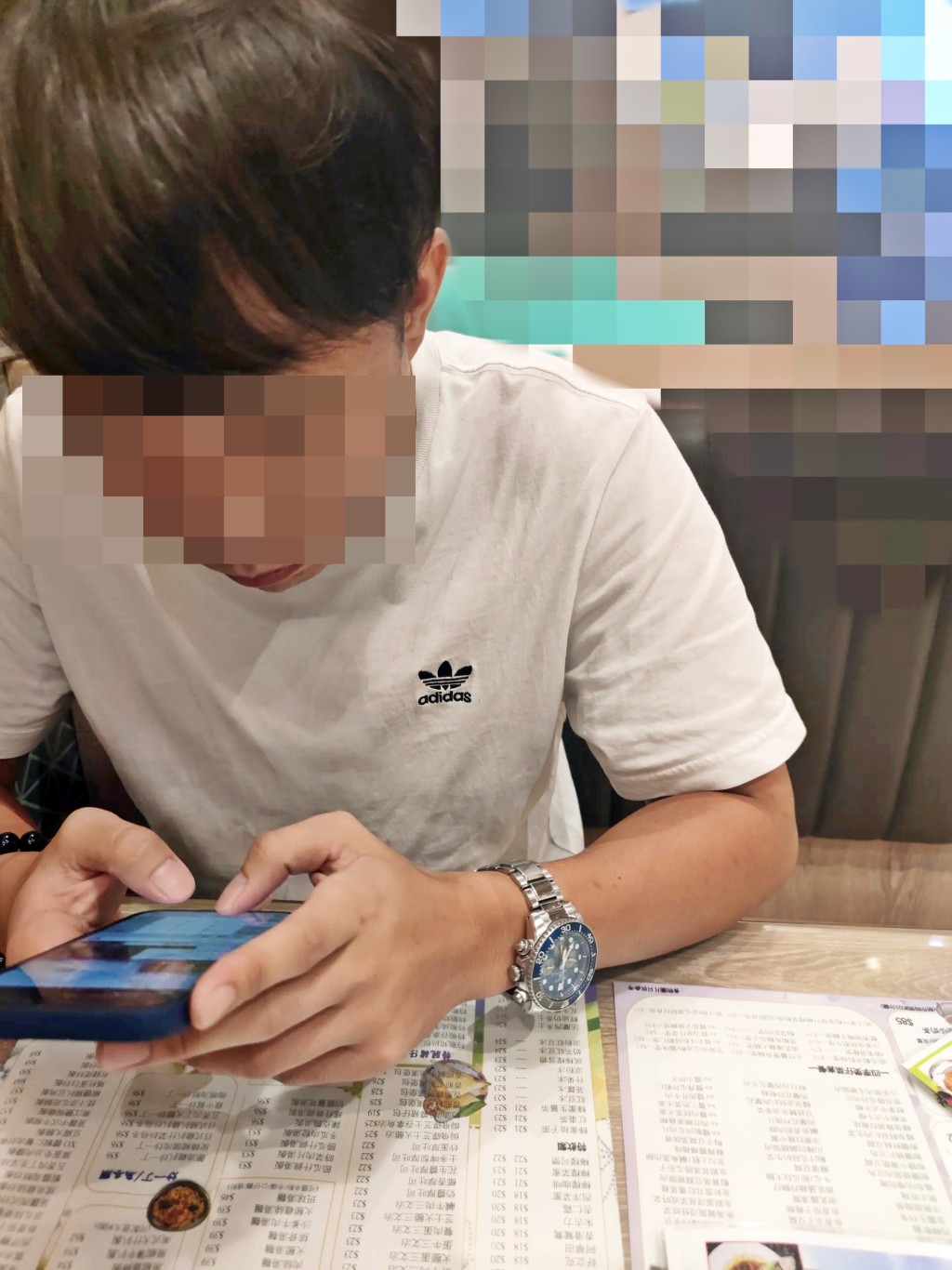 一宗男子疑假扮消防員與女網友豪食海 鮮餐後「借屎遁」的新聞曝光後,近日 有港女在網上分享類似經歷,自爆經交 友App曾遇上呃飯食渣男,對方在茶餐 廳狂食後急急腳走人,遺下一張約250 元的單無找數。Threads截圖 一宗男子疑假扮消防員與女網友豪食海 鮮餐後「借屎遁」的新聞曝光後,近日 有港女在網上分享類似經歷,自爆經交 友App曾遇上呃飯食渣男,對方在茶餐 廳狂食後急急腳走人,遺下一張約250 元的單無找數。Threads截圖