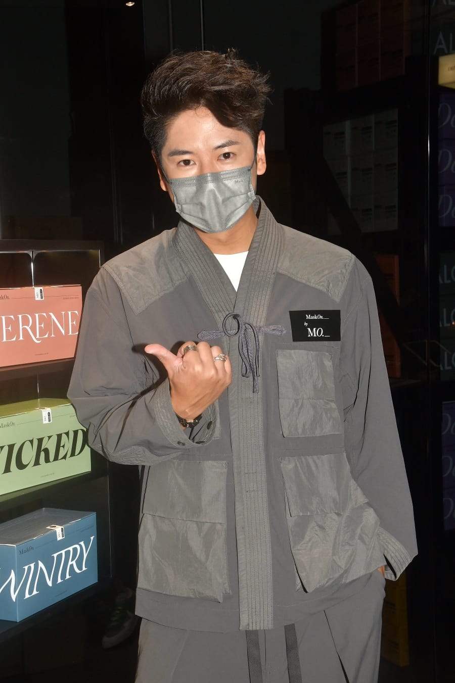 戴甩毛口罩致皮膚同鼻敏感許廷鏗出Show順道大掃貨