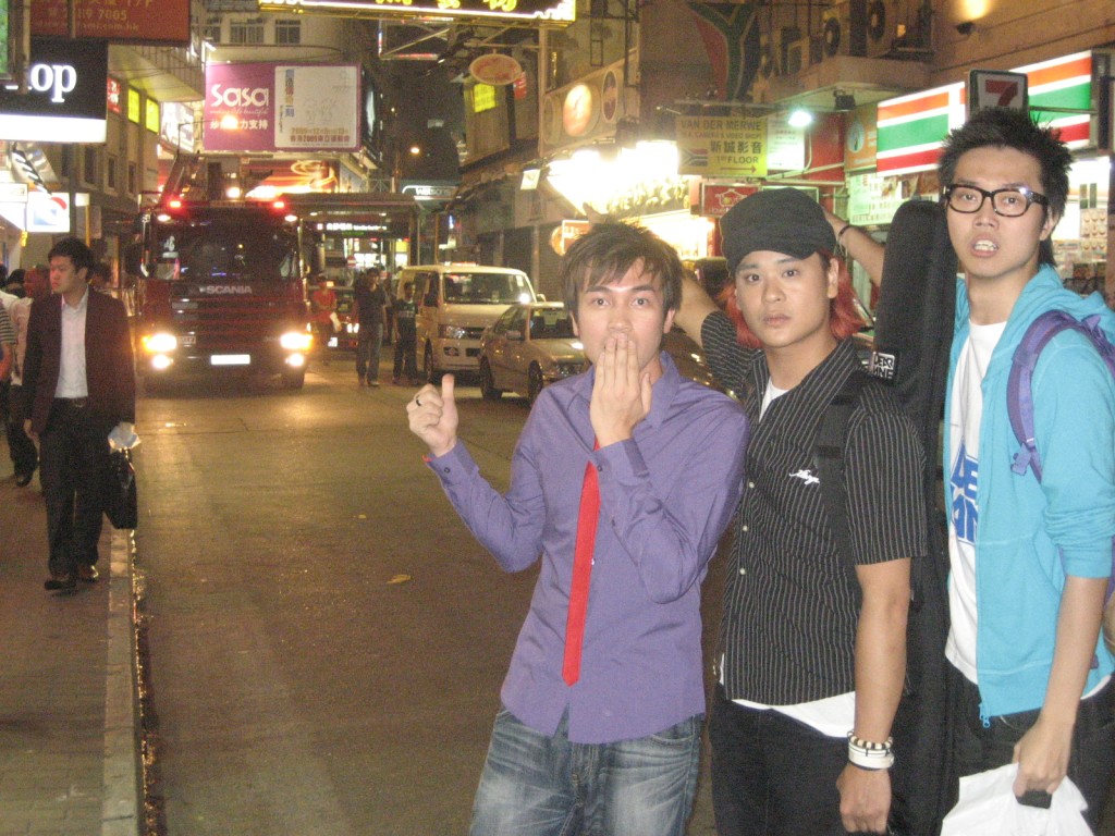 Dear Jane同ZEN好有淵源，2009年，Dear Jane成員Tim、Howie與Jackal應邀擔任ZEN主音歌手黃和興個人音樂會嘉賓，期間酒吧廚房失火有消防車到場。