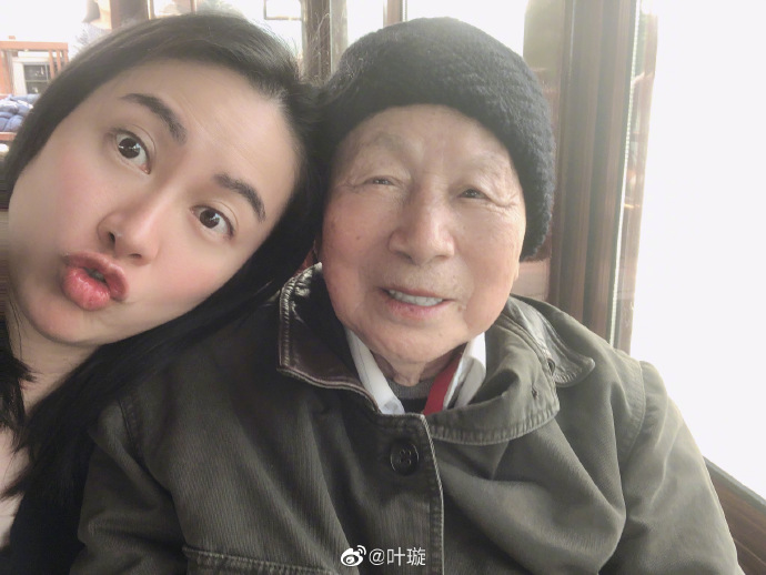 兩爺孫自拍很開心。