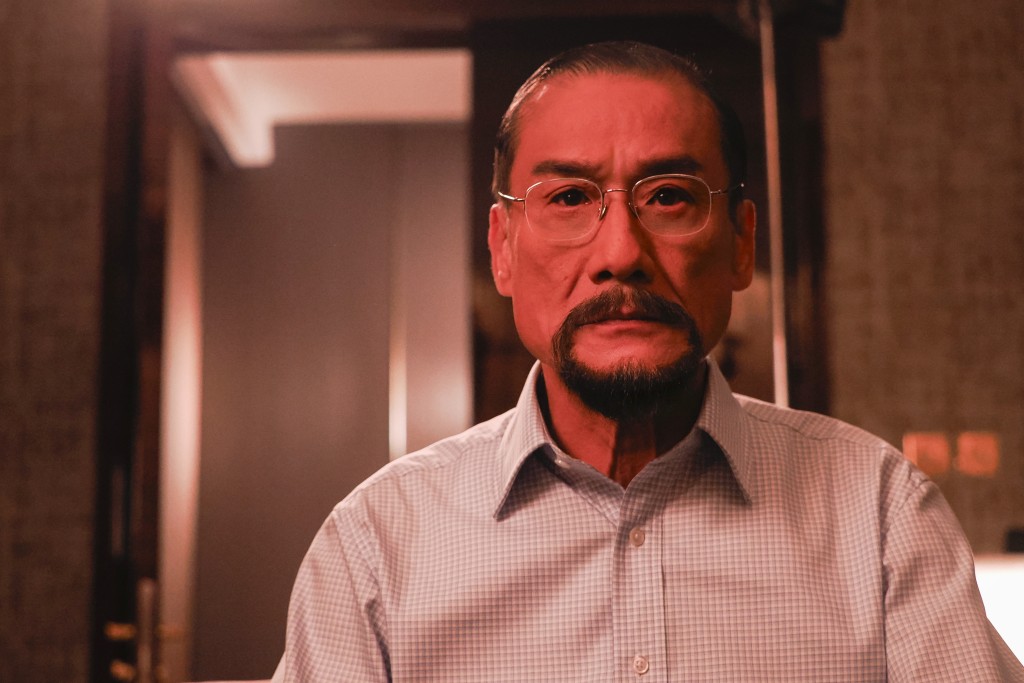 《寒战1994》中，出炉金像影帝梁家辉饰李文彬，为保安局局长候选人。提到刘俊谦也学写剧本做导演，梁家辉愿收两蚊片酬，吴彦祖笑说：「要100%比足……当然有得商量。」