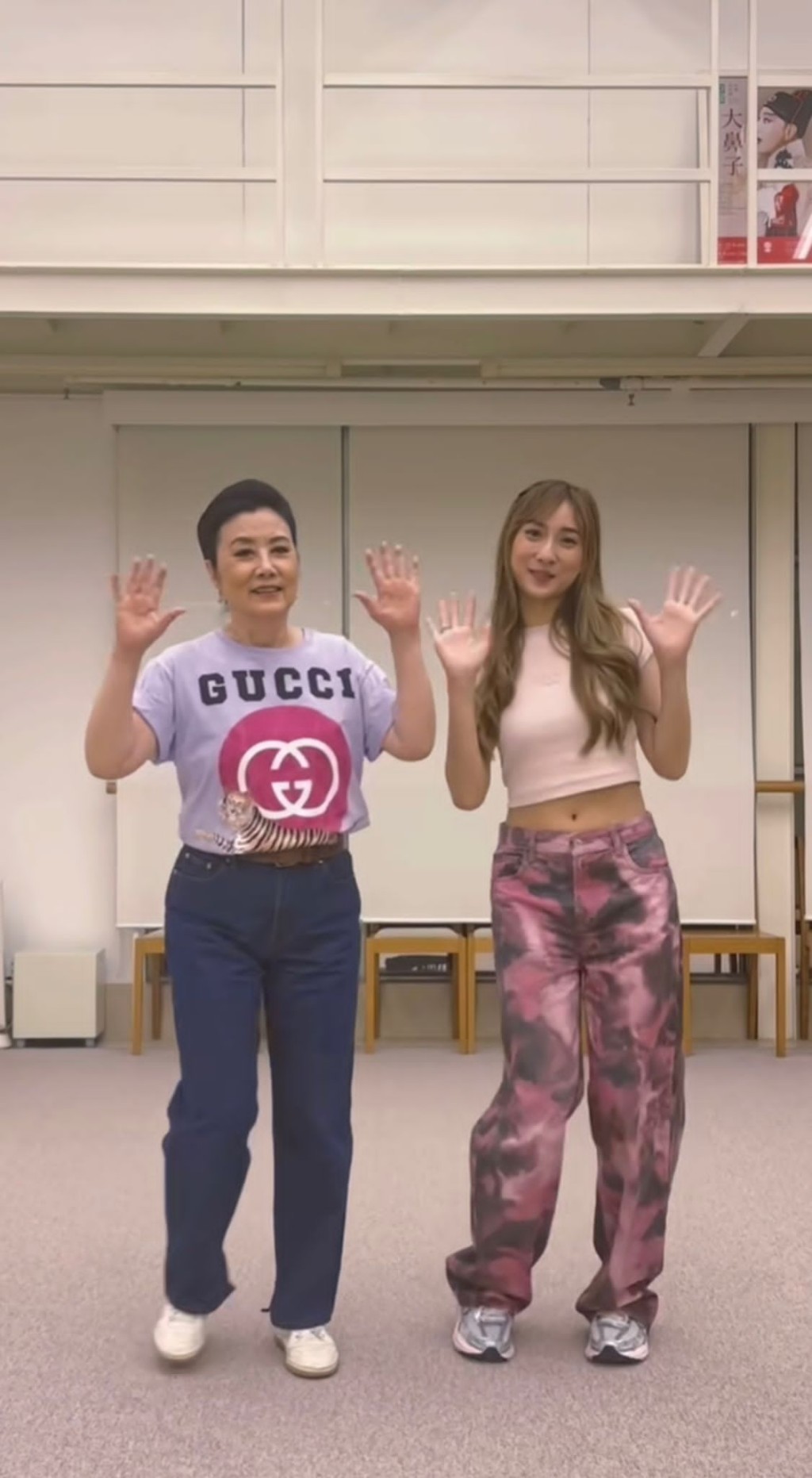 汪明荃向來愛提攜後輩，曾與鍾柔美大跳《Make My Day》的舞步。