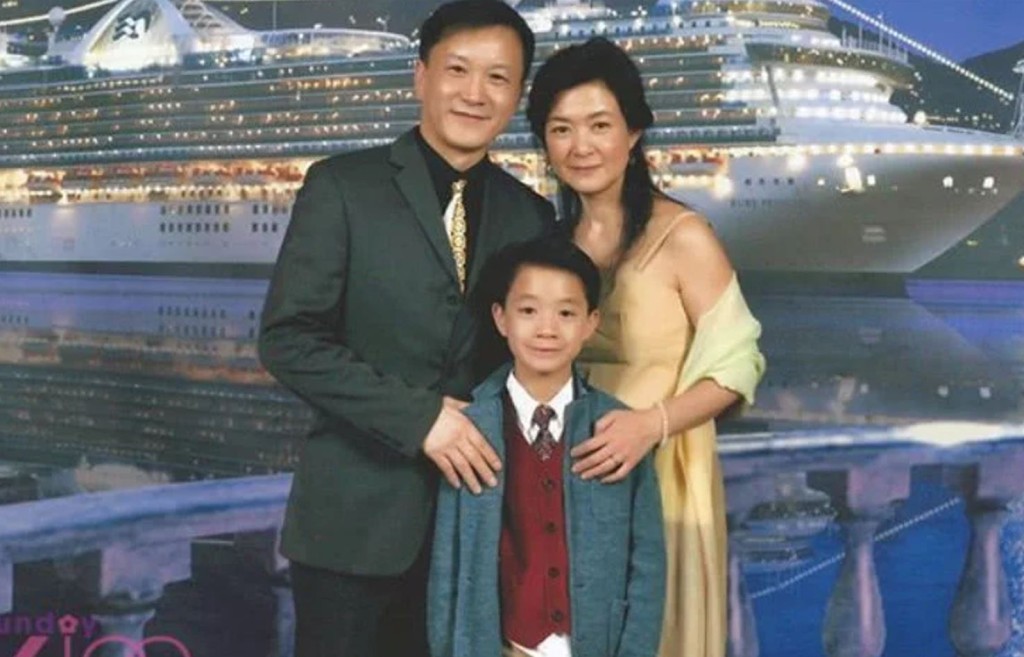 2006年，潘芳芳以43歲高齡剖腹產下一子陳健御（Queston）。