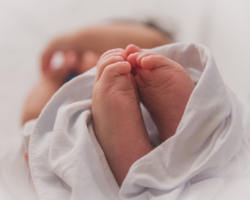 西班牙有醫院發生抱錯嬰兒事件。unsplash圖片