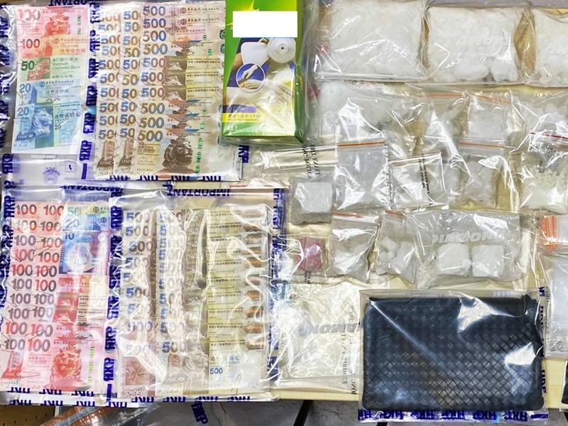 警方在大角嘴一個涉案單位內檢獲市值約114萬元的毒品。警方圖片