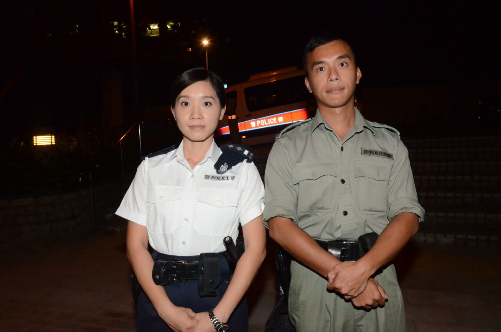 港島總區衝鋒隊高級督察鄺靈楓（左）