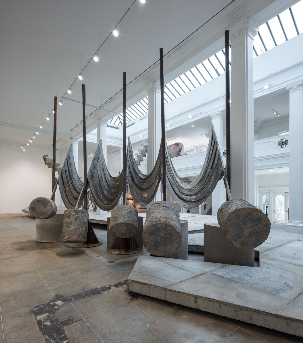 豪瑟沃斯畫廊在《釜山雙年展》將展出Phyllida Barlow 的大型作品《untitled_ catcher ii; 2020》 