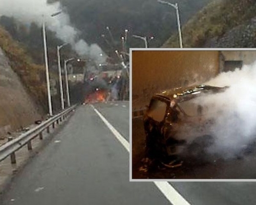 小車被燒得只剩下金屬框架。圖:江西網