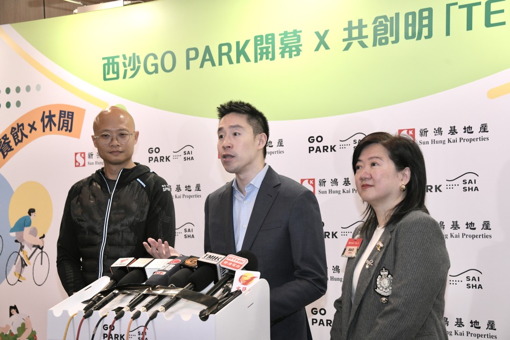 （左起）西沙GO PARK SPORTS 總監朱國庭、新鴻基地產執行董事郭基輝、新鴻基地產代理有限公司租務部總經理周淑雯。黃偉強攝