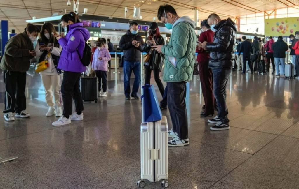 意大利将放宽对从中国入境旅客的防疫限制。美联社