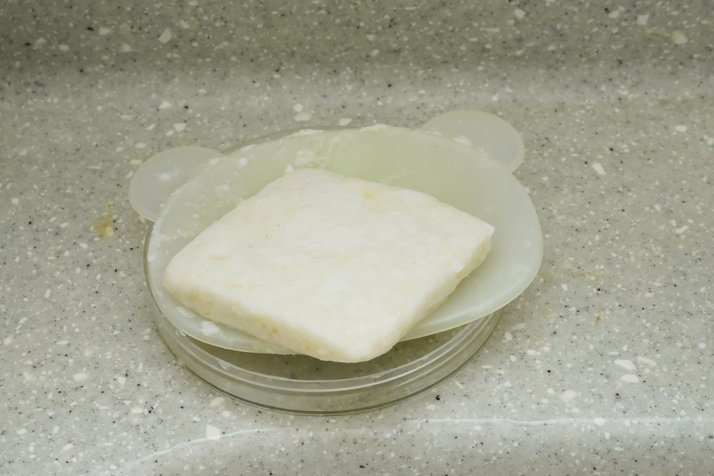 以肥皂代替洗手液，便可少掉膠樽。