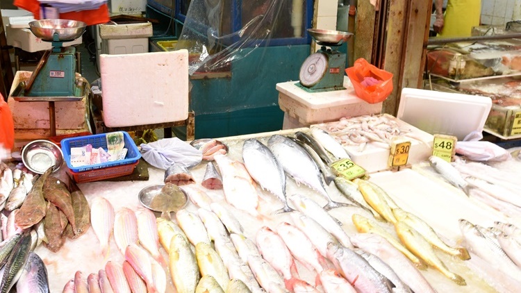 「售貨員」變「劏魚」 工會幹事回應勞福局：沒有誤會 僱主明確要求需用刀