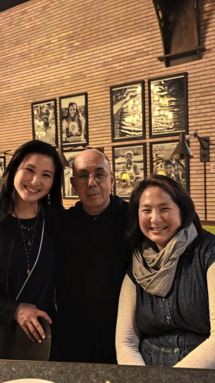 原子鏸兩姊妹難得聚會。 原子鏸兩姊妹難得聚會。