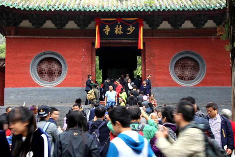 內媒曾指出，少林寺旅遊收入一度佔登封市財政收入三分之一。