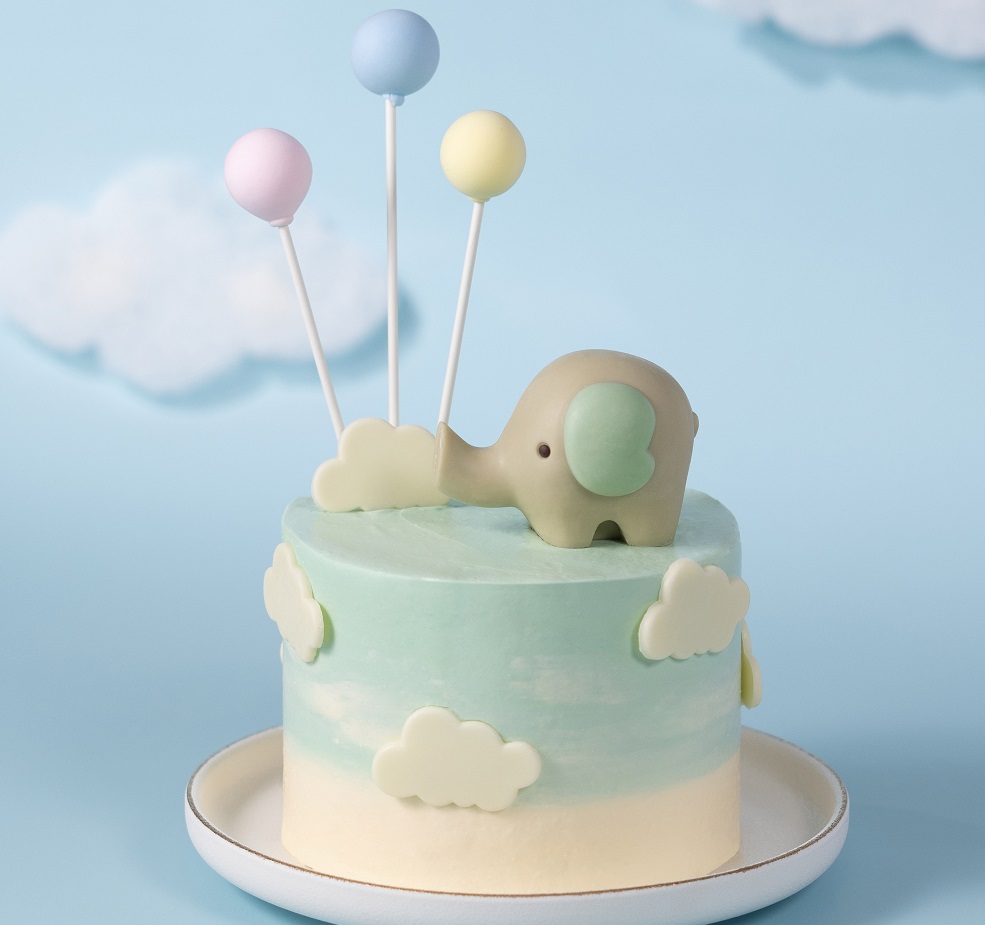 Elephant Magic小象幻想曲（$628/個，2磅），蜂蜜檸檬牛油忌廉蛋糕，入口鬆軟，味道清新。造到特別可愛，小象坐在藍天白雲上，加上色彩繽紛的氣球，造型可愛。