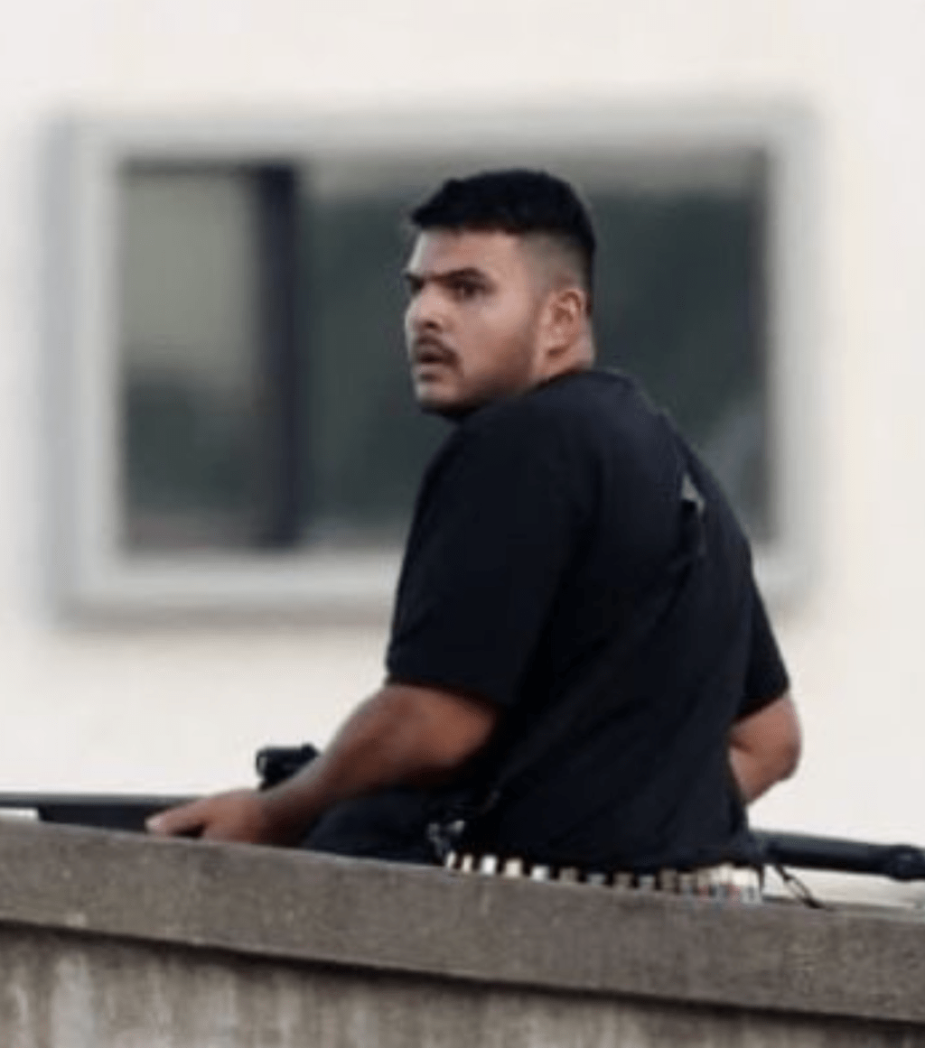 24岁儿枪手纳维德受伤被捕。X@FarazPervaiz3