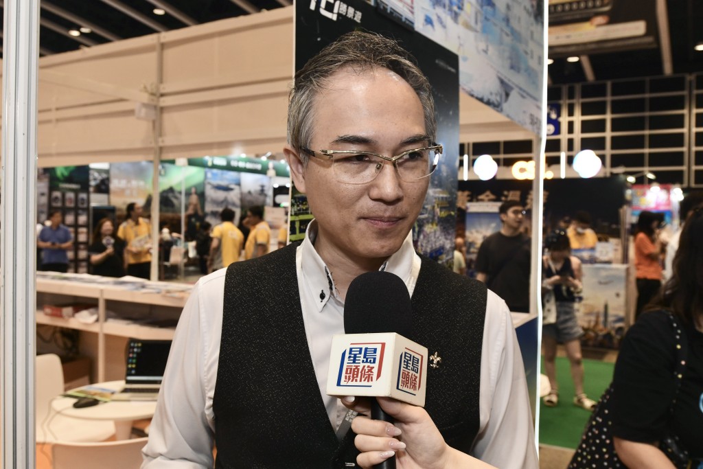 旅行社負責人郭先生透露,入場顧客普遍傾向報名中長線深度遊。 旅行社負責人郭先生透露,入場顧客普遍傾向報名中長線深度遊。